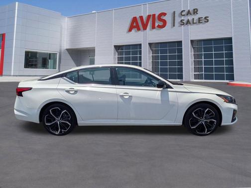 White 2025 Nissan Altima SR FWD