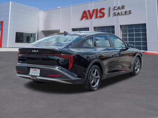 Aurora Black Pearl 2025 Kia K4 LXS