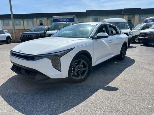 Snow White Pearl 2025 Kia K4 LXS