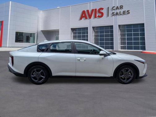 Snow White Pearl 2025 Kia K4 LXS
