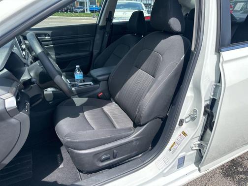 Glacier White 2025 Nissan Altima 2.5 SV