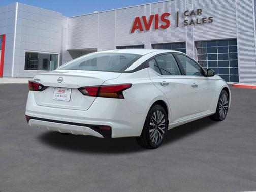 Glacier White 2025 Nissan Altima 2.5 SV