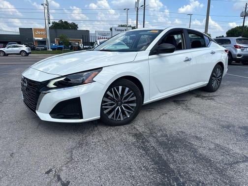 Glacier White 2025 Nissan Altima 2.5 SV