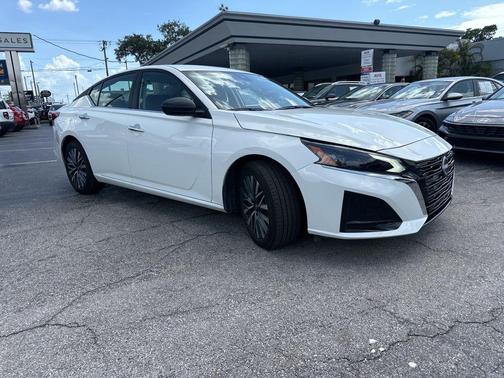 Glacier White 2025 Nissan Altima 2.5 SV
