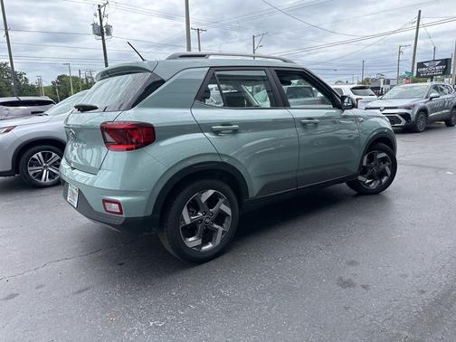 Mirage Green 2025 Hyundai VENUE SEL