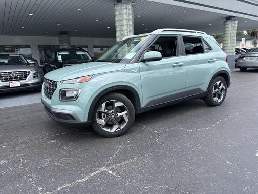 Mirage Green 2025 Hyundai VENUE SEL
