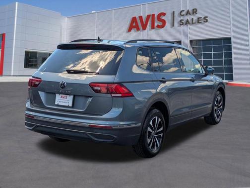 Platinum Gray Metallic 2024 Volkswagen Tiguan 2.0T S