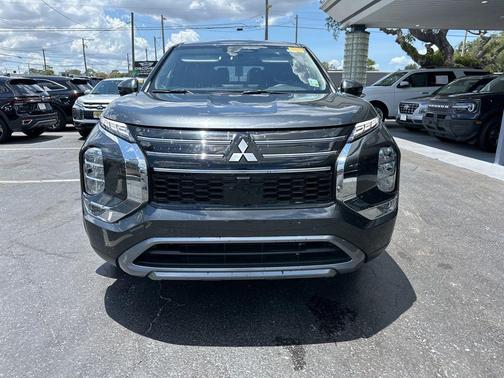 Gray 2025 Mitsubishi Outlander SE