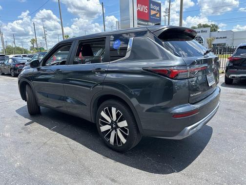 Gray 2025 Mitsubishi Outlander SE
