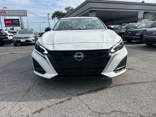 Glacier White 2025 Nissan Altima 2.5 SV