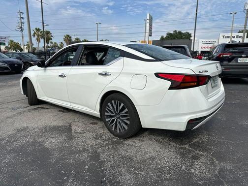 Glacier White 2025 Nissan Altima 2.5 SV