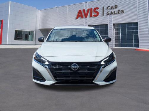 Glacier White 2025 Nissan Altima 2.5 SV