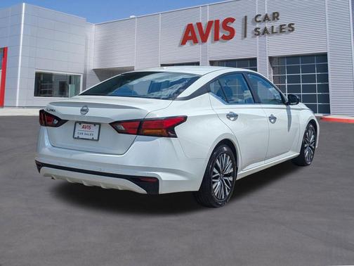 Glacier White 2025 Nissan Altima 2.5 SV