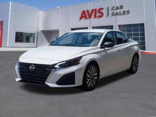 Glacier White 2025 Nissan Altima 2.5 SV