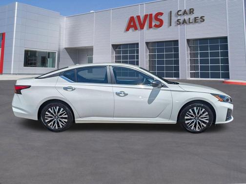 Glacier White 2025 Nissan Altima 2.5 SV