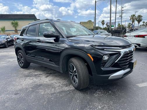 Mosaic Black Metallic 2025 Chevrolet Trailblazer LT