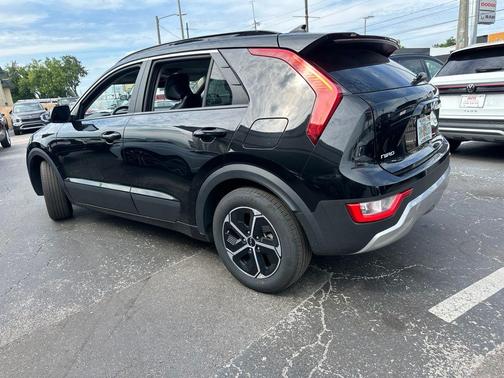 Aurora Black Pearl 2025 Kia Niro LX