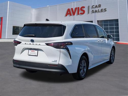 2024 Toyota Sienna LE