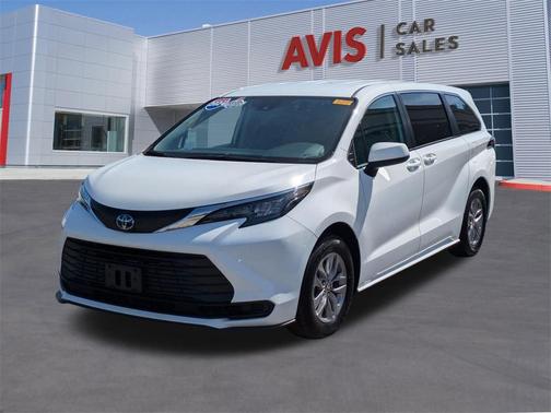 2024 Toyota Sienna LE