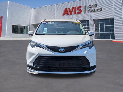 2024 Toyota Sienna LE