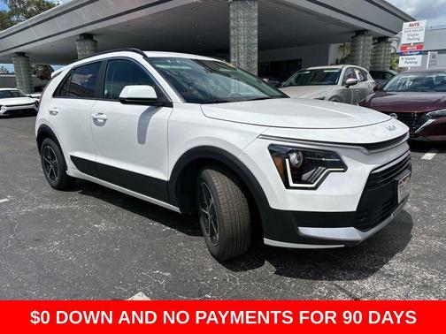 Snow White Pearl 2025 Kia Niro LX