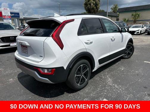 Snow White Pearl 2025 Kia Niro LX