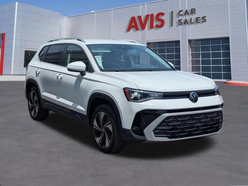 Pure White 2025 Volkswagen Taos 1.5T SE