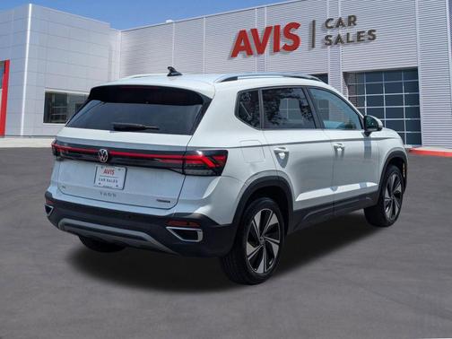 Pure White 2025 Volkswagen Taos 1.5T SE