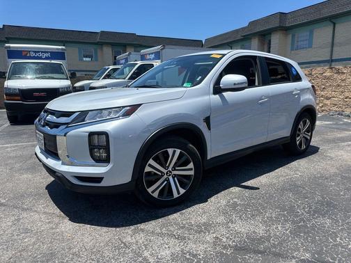 White Diamond 2025 Mitsubishi Outlander Sport SE
