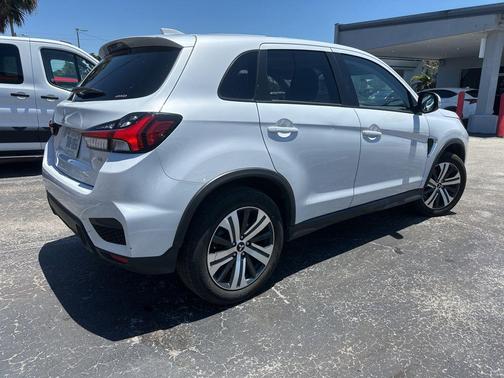 White Diamond 2025 Mitsubishi Outlander Sport SE