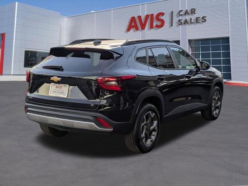 Mosaic Black Metallic 2025 Chevrolet Trax LT