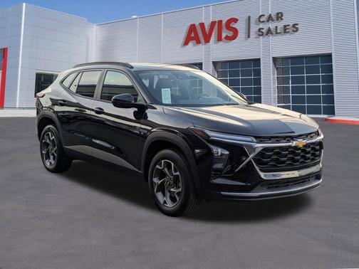 Mosaic Black Metallic 2025 Chevrolet Trax LT