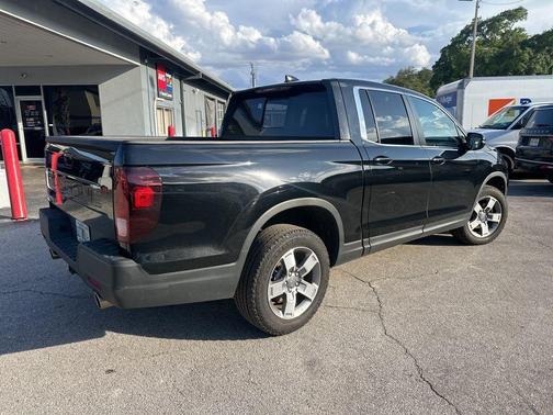 Crystal Black Pearl 2025 Honda Ridgeline RTL