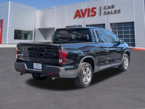 Crystal Black Pearl 2025 Honda Ridgeline RTL