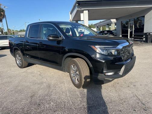 Crystal Black Pearl 2025 Honda Ridgeline RTL