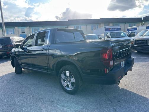 Crystal Black Pearl 2025 Honda Ridgeline RTL