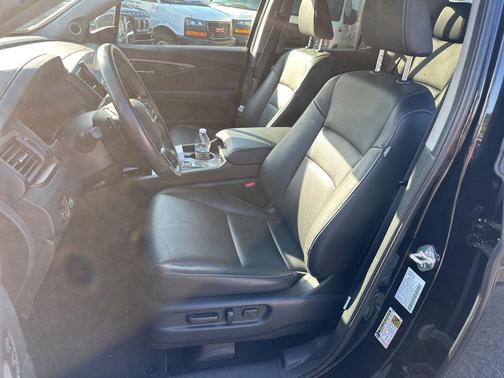 Crystal Black Pearl 2025 Honda Ridgeline RTL