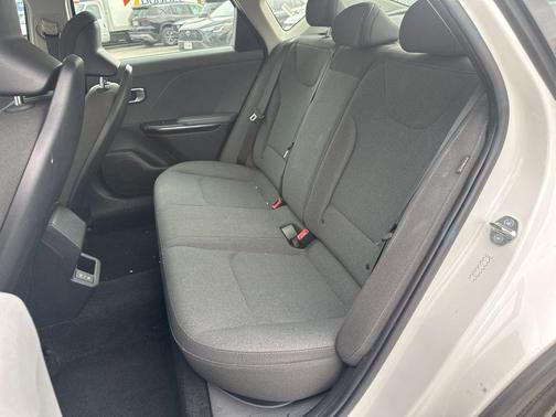 Snow White Pearl 2025 Kia K4 LXS