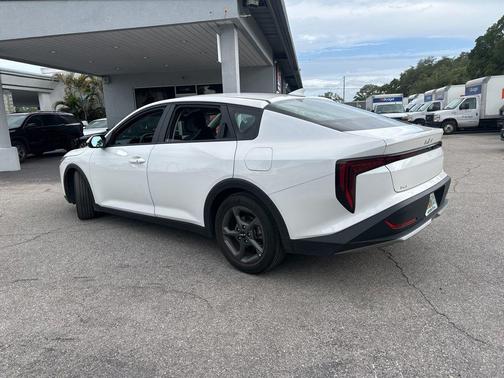 Snow White Pearl 2025 Kia K4 LXS