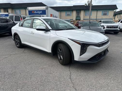 Snow White Pearl 2025 Kia K4 LXS