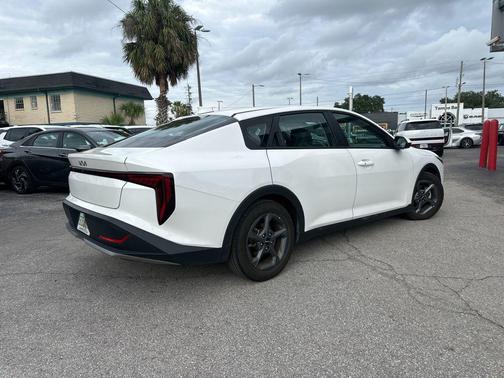 Snow White Pearl 2025 Kia K4 LXS