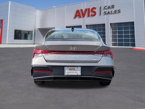 Fluid Metal 2025 Hyundai ELANTRA Limited