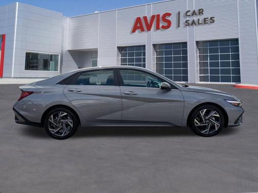 Fluid Metal 2025 Hyundai ELANTRA Limited