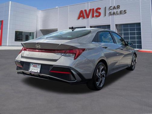 Fluid Metal 2025 Hyundai ELANTRA Limited