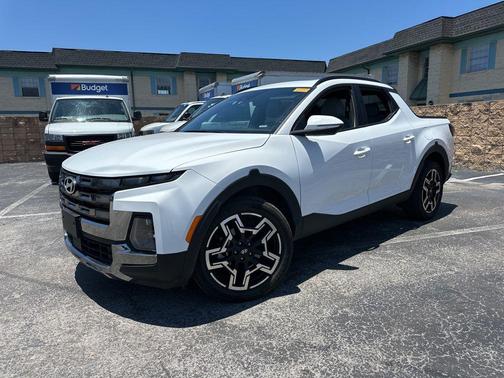 Atlas White 2025 Hyundai SANTA CRUZ Limited