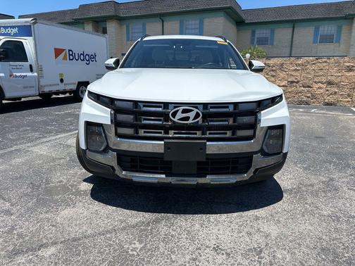 Atlas White 2025 Hyundai SANTA CRUZ Limited
