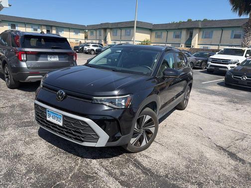 Deep Black Pearl 2025 Volkswagen Taos 1.5T SE