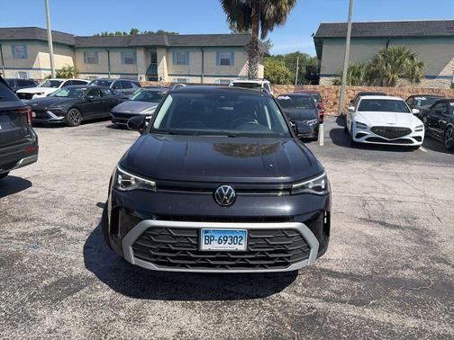 Deep Black Pearl 2025 Volkswagen Taos 1.5T SE