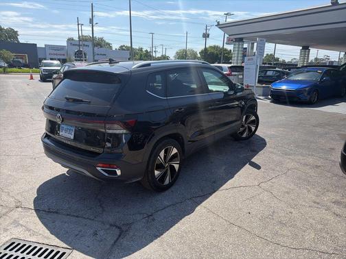 Deep Black Pearl 2025 Volkswagen Taos 1.5T SE