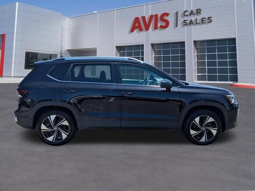 Deep Black Pearl 2025 Volkswagen Taos 1.5T SE